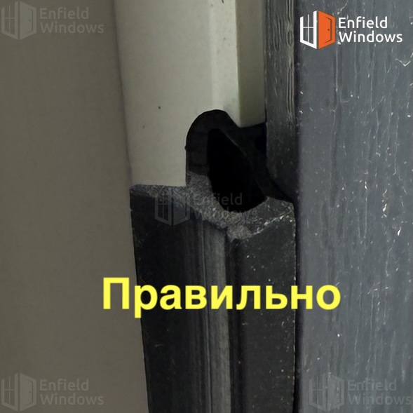 якою стороною вставляти резинку в паз