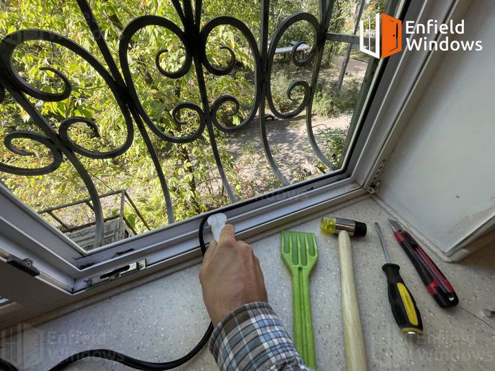 замена старого уплотнителя на новый EPDM