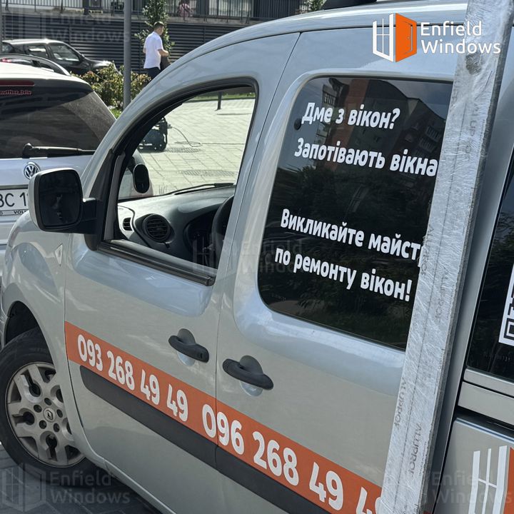 Фирменный автомобиль Энфилд Виндовс для выезда мастера по ремонту окон в Киеве